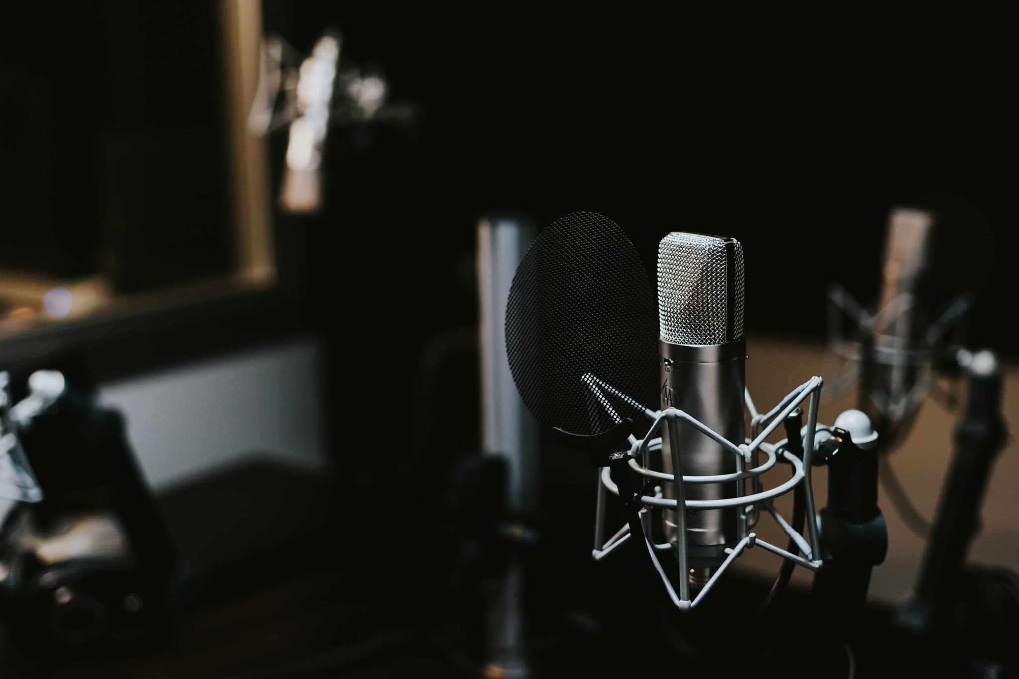 10 Tips To Record a Killer Vocal Part In The Studio